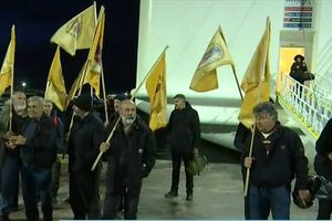 Οι αγρότες κατεβαίνουν σήμερα στην Αθήνα με τρακτέρ, φορτηγά και λεωφορεία – Έφτασαν στον Πειραιά οι Κρητικοί