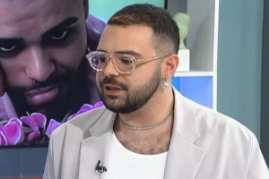 Akylas: Από το τραγούδι στην Ερμού στη σκηνή της Eurovision με το Ferto, ποιος είναι ο Σερραίος τραγουδιστής που θα εκπροσωπήσει την Ελλάδα