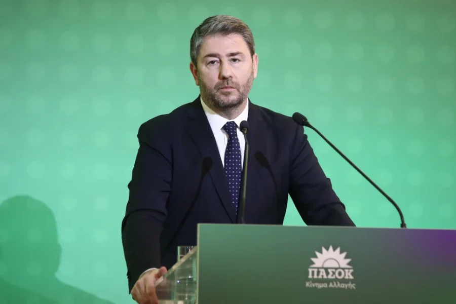 Ανδρουλάκης στη συνεδρίαση της ΚΟΕΣ: Ο Μητσοτάκης μετέτρεψε τη Βουλή σε «πλυντήριο» σκανδάλων