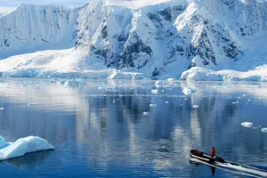 Επιστήμονες έσκαψαν στον πάγο της Ανταρκτικής μέχρι να συναντήσουν βράχο και στη συνέχεια πήραν δείγμα ιζήματος στα 228 μέτρα