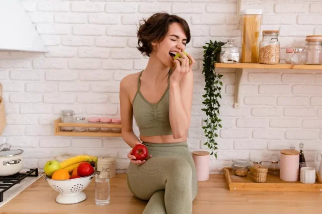 Το φρούτο – υπερτροφή που ρίχνει σάκχαρο, χοληστερόλη και αδυνατίζει