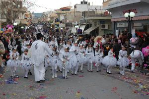 Σε ρυθμούς Αποκριάς η Κρήτη-Όλες οι καρναβαλικές παρελάσεις