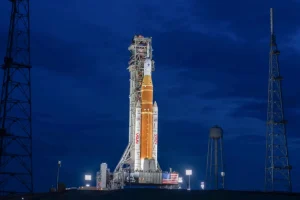 ΗΠΑ: Αναβάλλεται λόγω τεχνικών προβλημάτων η εκτόξευση του πυραύλου που θα μετέφερε αστροναύτες γύρω από τη Σελήνη