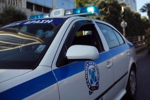 Δύο άτομα συνελήφθησαν και ένας αστυνομικός τραυματίστηκε κατά τη διάρκεια αστυνομικής καταδίωξης στην Φλώρινα