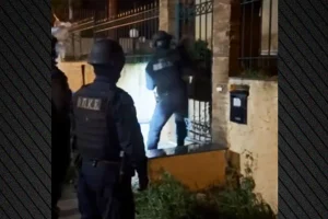 Καρέ καρέ η επιχείρηση της ΕΛΑΣ για εξάρθρωση σπείρας ναρκωτικών στην Αττική