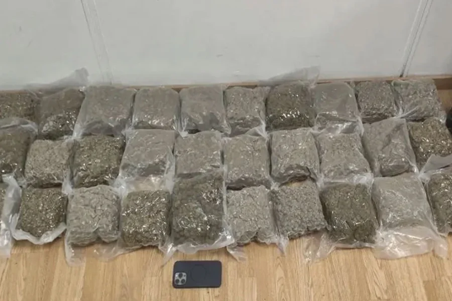 Συνελήφθη 19χρονος αλλοδαπός στο «Ελευθέριος Βενιζέλος» που επιχείρησε να εισάγει 16 κιλά ακατέργαστης κάνναβης