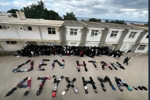 Οι μαθητές του Ηρακλείου τιμούν τα θύματα των Τεμπών