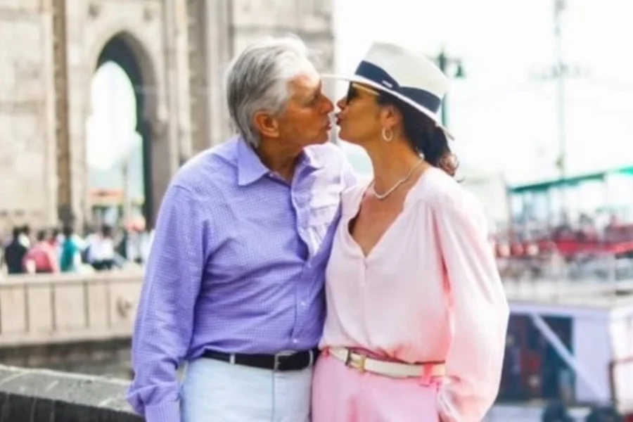 Η Κάθριν Ζέτα Τζόουνς δημοσίευσε φωτογραφίες από τα ταξίδια της με τον Μάικλ Ντάγκλας για την Ημέρα του Αγίου Βαλεντίνου