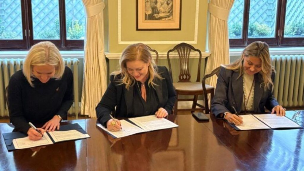 Υπογραφή Μνημονίου Συνεργασίας μεταξύ της Γενικής Γραμματείας Απόδημου Ελληνισμού και της Crafting Greece με το Ίδρυμα King’s Foundation