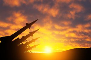 Θωρακίζεται το Ιράν: Προς συμφωνία με την Κίνα για την αγορά αντιπλοϊκών πυραύλων κρουζ