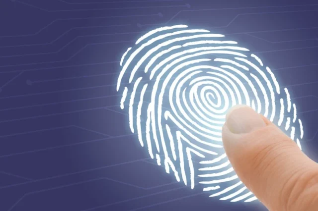 Ντύθηκε γαμπρός για να.. αποφύγει τη σύλληψη – Τον πρόδωσε το αποτύπωμα του