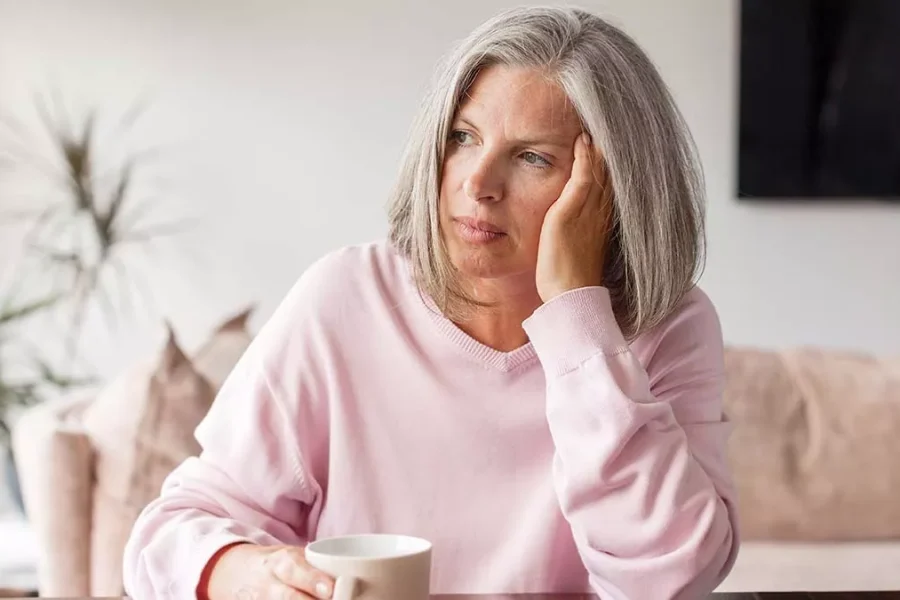 Άνοια: 6 συμπεριφορές στη μέση ηλικία που σχετίζονται με αύξηση του κινδύνου πάνω από 50%