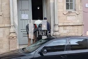 (ΦΩΤΟ-ΒΙΝΤΕΟ) Στον εισαγγελέα οι διακινητές του πολύνεκρου ναυαγίου