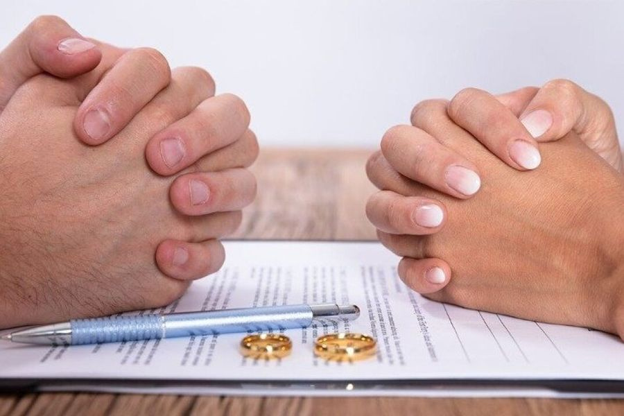 Στον αέρα χιλιάδες διαζύγια στην Πολωνία – Ο Τουσκ αναιρεί αποφάσεις δικαστών της προηγούμενης κυβέρνησης