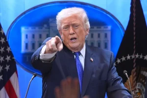 Τραμπ: Ξεκινήσαμε μεγάλες στρατιωτικές επιχειρήσεις στο Ιράν -Θα διασφαλίσουμε ότι δεν θα έχει πυρηνικά