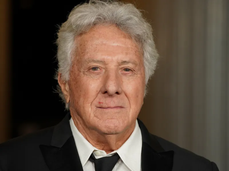 «Time Out»: Ο Σκοτ Κούπερ ενώνει ξανά τους Ντάστιν Χόφμαν και Άνταμ Σάντλερ