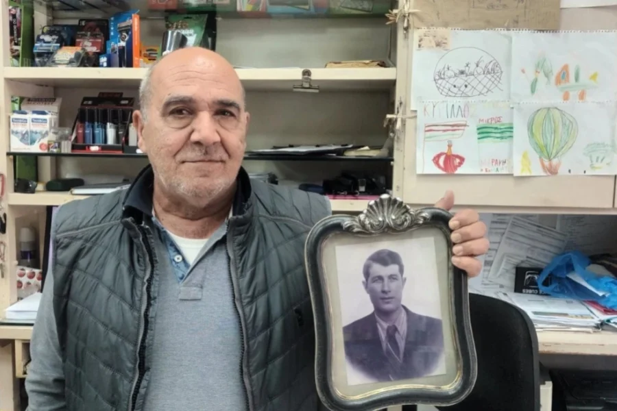 Δεν έκανε ποτέ πίσω και δεν φοβόταν, λέει ο Θρασύβουλος Μαράκης που αναγνώρισε τον παππού του στις φωτογραφίες από την εκτέλεση στην Καισαριανή