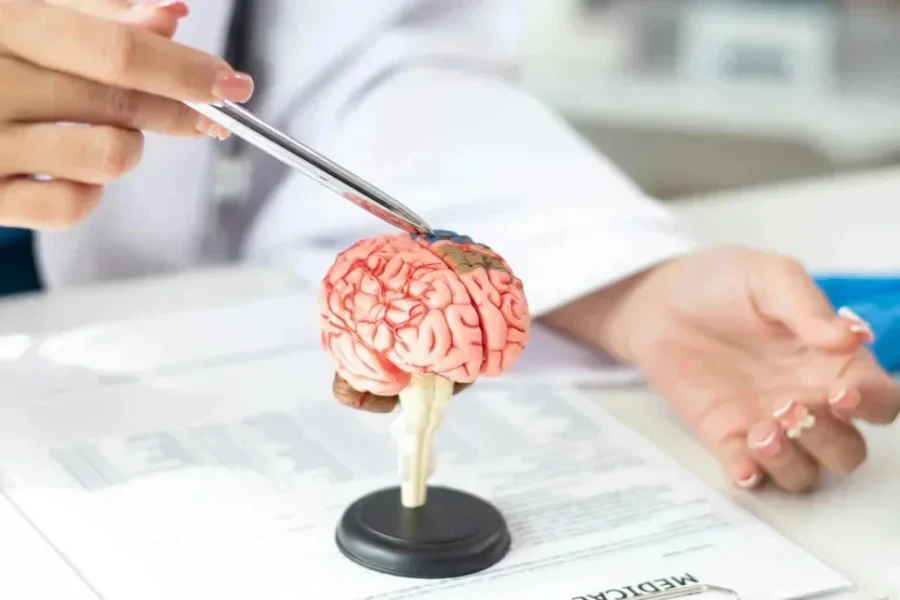 Αλτσχάιμερ: Τεστ αίματος εντοπίζουν τη νόσο έως και 20 χρόνια πριν από τα συμπτώματα της άνοιας