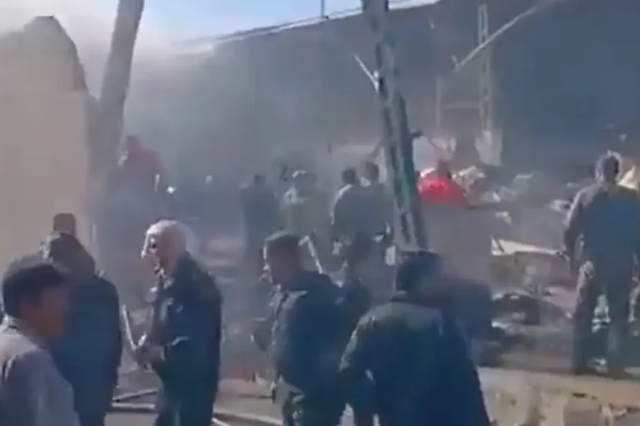 Tέσσερις νεκροί στο Ιράν από πτώση στρατιωτικού αεροσκάφους