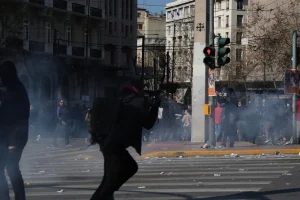 Επεισόδια και πετροπόλεμος μετά την συγκέντρωση για τα Τέμπη