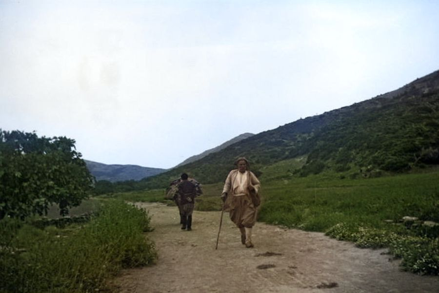 Σκηνή με άνδρες και γαϊδούρι στην Κρήτη, γύρω στα 1935