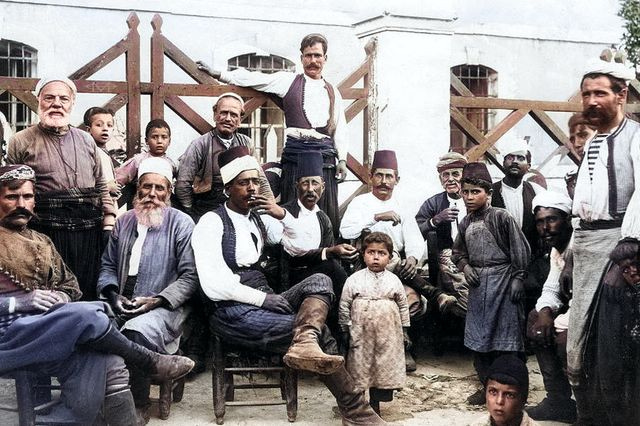 Παρέα μουσουλμάνων στο Ηράκλειο, το 1897