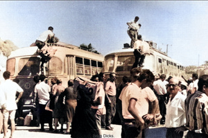 Κόσμος στον Σταθμό Υπεραστικών Λεωφορείων Μεσσαράς στη Χανιόπορτα