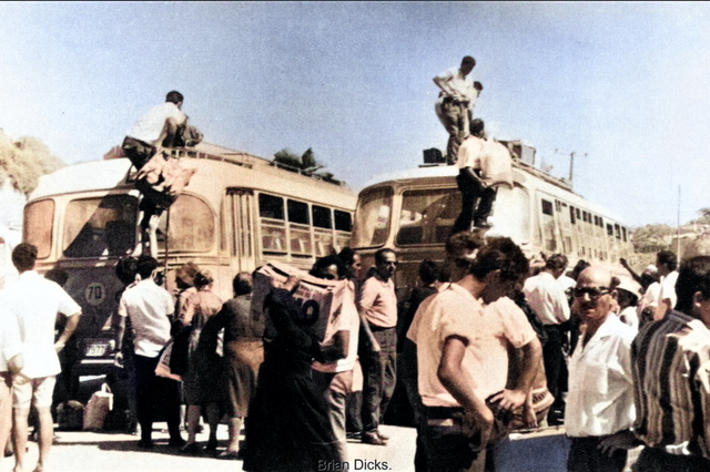 Κόσμος στον Σταθμό Υπεραστικών Λεωφορείων Μεσσαράς στη Χανιόπορτα