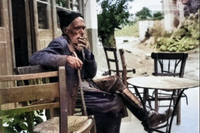 Κρητικός σε καφενείο το 1957