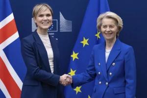 Politico: Η Ισλανδία στοχεύει στην επιτάχυνση του δημοψηφίσματος για ένταξη στην ΕΕ