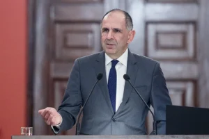 Γεραπετρίτης μετά το ΚΥΣΕΑ: Καλώ τους Έλληνες πολίτες στην περιοχή να παραμένουν σε ασφαλή τόπο και να ακολουθούν τις οδηγίες των πρεσβειών μας