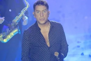 Γιώργος Μαζωνάκης: Χειρουργήθηκε με επιτυχία ο τραγουδιστής – Η πρώτη επίσκεψη στο νοσοκομείο μετά την επέμβαση