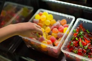 Ειδικοί προειδοποιούν για την ανθυγιεινή διατροφή στα πρώτα χρόνια ζωής-Τι προκαλεί στον εγκέφαλο