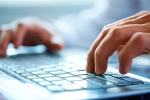 Προσποιήθηκε εργαζόμενο της Microsoft και απέσπασε 15.000 ευρώ από 22χρονο στην Πάτρα