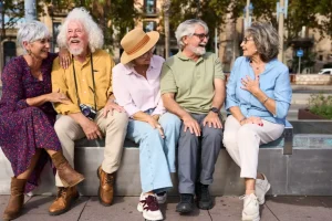 Πού ζουν οι γηραιότεροι άνθρωποι της Ευρώπης – Τι αποκαλύπτει η γεωγραφία για μία ήπειρο που γερνά άνισα