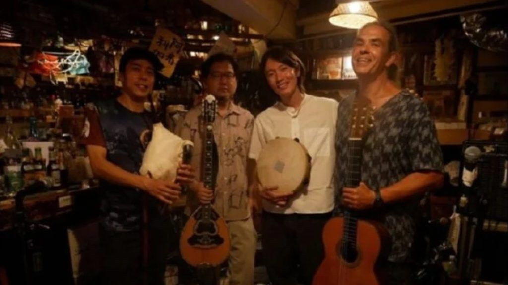 Οι «Άπω Ιωνία» παίζουν παραδοσιακή μουσική και ρεμπέτικα στο Τόκιο