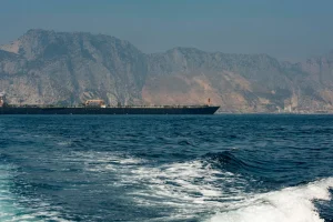 Οι ΗΠΑ εκδίδουν οδηγίες για τα αμερικανικά πλοία στα Στενά του Ορμούζ