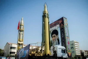 New York Times: Το Ιράν ετοιμάζεται για την επίθεση των ΗΠΑ – Οι οδηγίες Χαμενεΐ, τα σχέδια διαδοχής και η μετακίνηση των βαλλιστικών πυραύλων