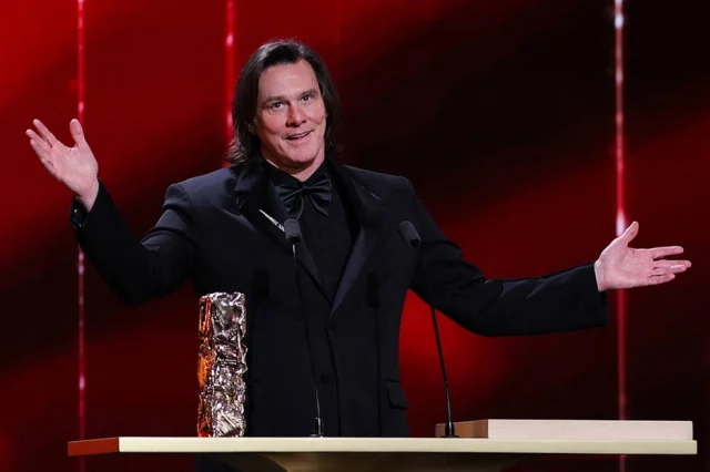 Τζιμ Κάρεϊ: Απρόσμενα μη αναγνωρίσιμος, σχολιάζουν για την ανανεωμένη εικόνα του