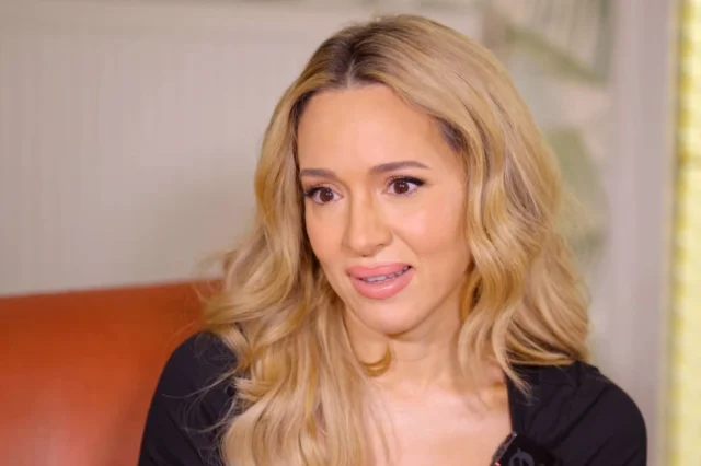 Καλομοίρα: «Μεγάλωσα με πολλή αγάπη, αλλά και πολύ πόνο» – Τα παιδικά της χρόνια, το Fame Story και η Eurovision