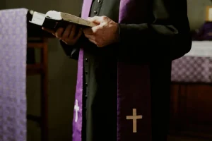 Πολωνία: Eπίσκοπος δικάζεται για συγκάλυψη σεξουαλικής κακοποίησης παιδιών από ιερείς -Ένας φέρεται ότι κακοποίησε 95