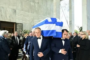Κηδεία Αναστάση Παπαληγούρα: Το τελευταίο αντίο στον πρώην υπουργό της ΝΔ – Τυλιγμένο με την ελληνική σημαία το φέρετρό του