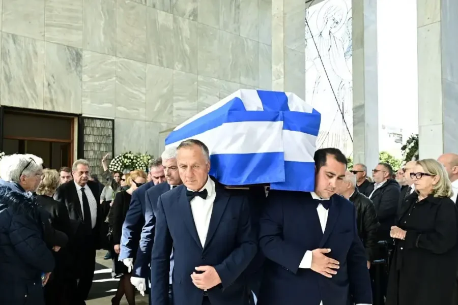 Κηδεία Αναστάση Παπαληγούρα: Το τελευταίο αντίο στον πρώην υπουργό της ΝΔ – Τυλιγμένο με την ελληνική σημαία το φέρετρό του