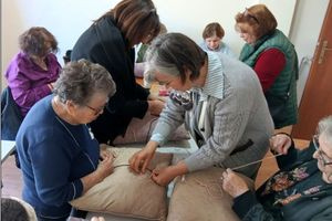 Ξεκίνησαν τα μαθήματα χειροτεχνίας στο ΚΑΠΗ Αρκαλοχωρίου