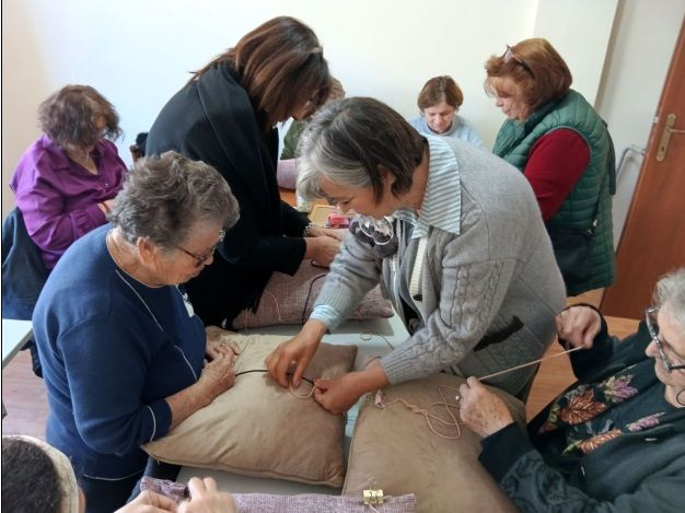 Ξεκίνησαν τα μαθήματα χειροτεχνίας στο ΚΑΠΗ Αρκαλοχωρίου