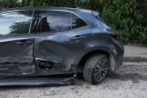 Κολωνάκι: Ποινική δίωξη στην τραγουδίστρια που οδηγούσε μεθυσμένη και χτύπησε 5 σταθμευμένα οχήματα