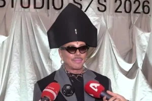 Λάκης Γαβαλάς: Δεν πειράζει που δεν άρεσε σε κάποιους το J2US, και εμάς δεν μας αρέσουν αυτοί που γράφουν τα σχόλια