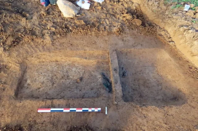 Ανακαλύφθηκε πριγκιπικός τάφος της Εποχής του Χαλκού με 31 αιχμές βελών από πυρόλιθο και δύο εξαιρετικά στιλέτα