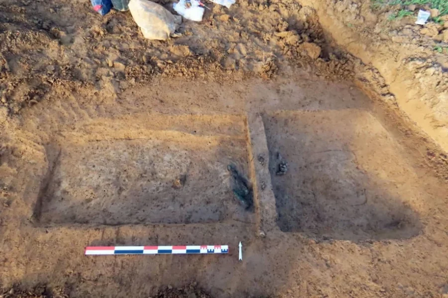 Ανακαλύφθηκε πριγκιπικός τάφος της Εποχής του Χαλκού με 31 αιχμές βελών από πυρόλιθο και δύο εξαιρετικά στιλέτα