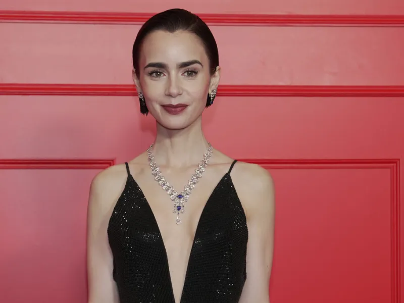 «Breakfast at Tiffany’s»: Η άγνωστη ιστορία της θρυλικής ταινίας ζωντανεύει με τη Λίλι Κόλινς